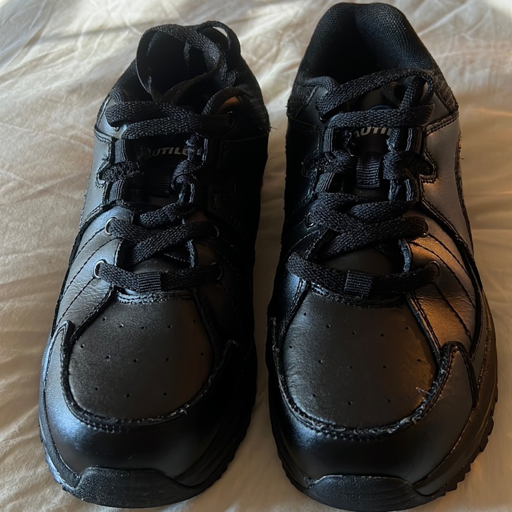 Nautilus work shoes size 6 NWOT